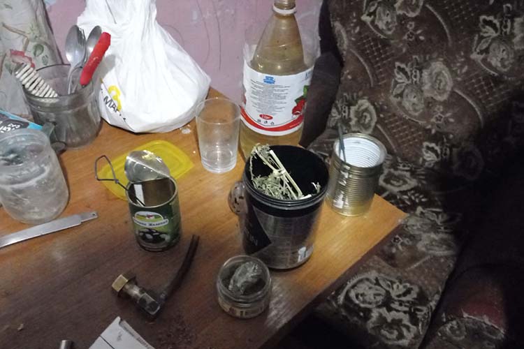 Новини Тернополя - фото з За склянку дурману просили 1000 гривень. На Тернопільщині затримали продавців марихуани