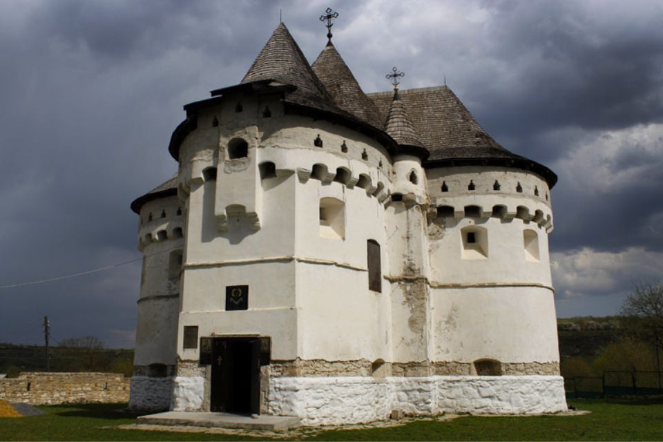 “Там засів московський патріархат”: на Хмельниччині руйнується унікальна церква