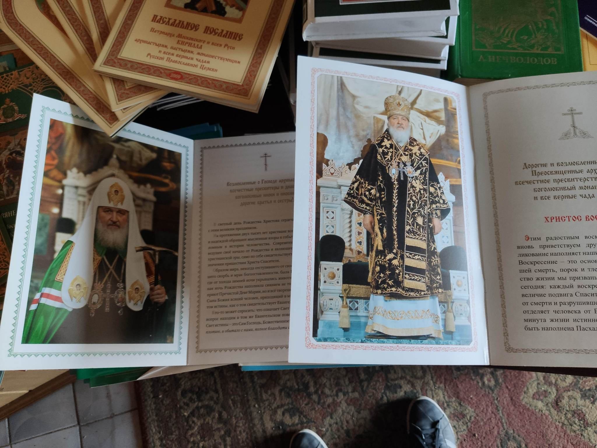 Новини Хмельницького - фото з У церкві в Старокостянтинові знайшли десятки книг та журналів про росію (ФОТО)