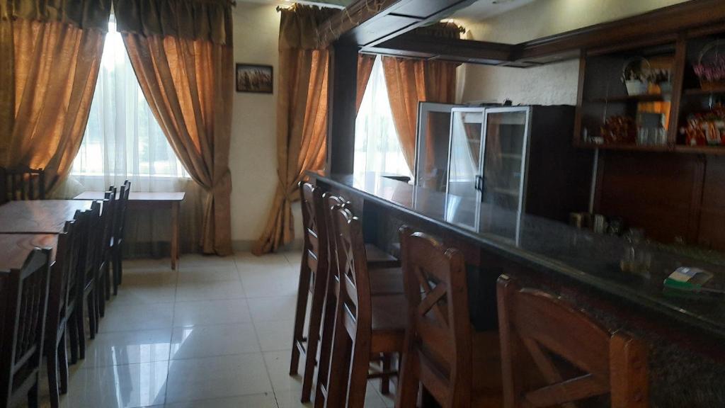 Новини Хмельницького - фото з За 10 мільйонів на Кам’янеччині продають готель. Що там є Галерея фотографій цього помешкання