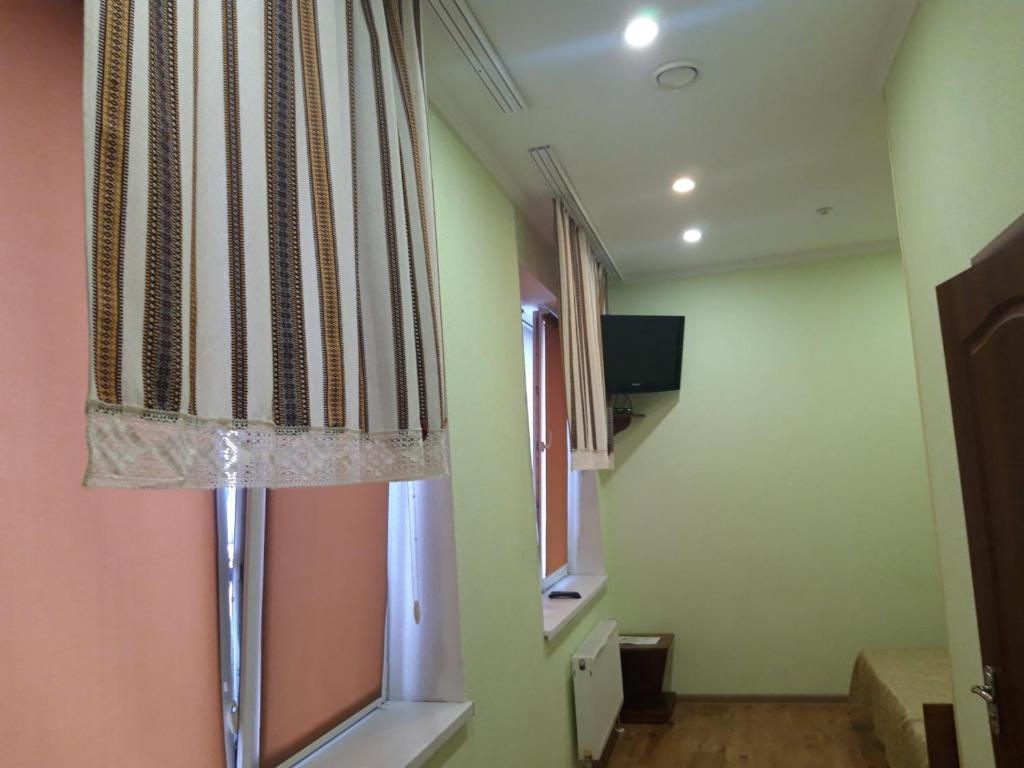 Новини Хмельницького - фото з За 10 мільйонів на Кам’янеччині продають готель. Що там є Галерея фотографій цього помешкання