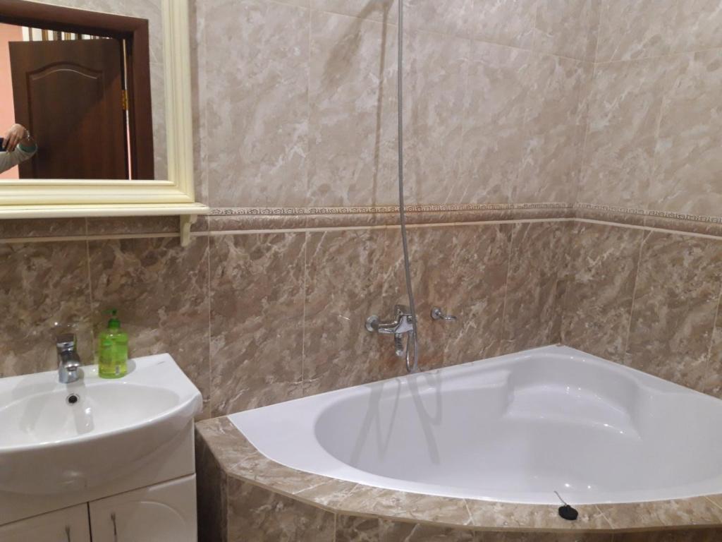 Новини Хмельницького - фото з За 10 мільйонів на Кам’янеччині продають готель. Що там є Галерея фотографій цього помешкання