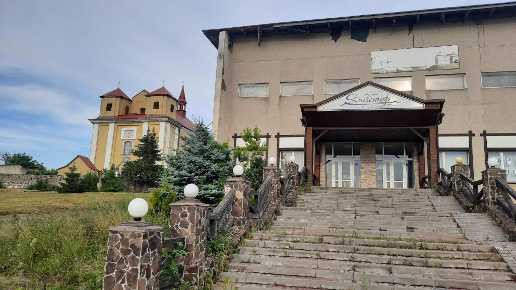 Новини Хмельницького - фото з За 10 мільйонів на Кам’янеччині продають готель. Що там є Галерея фотографій цього помешкання