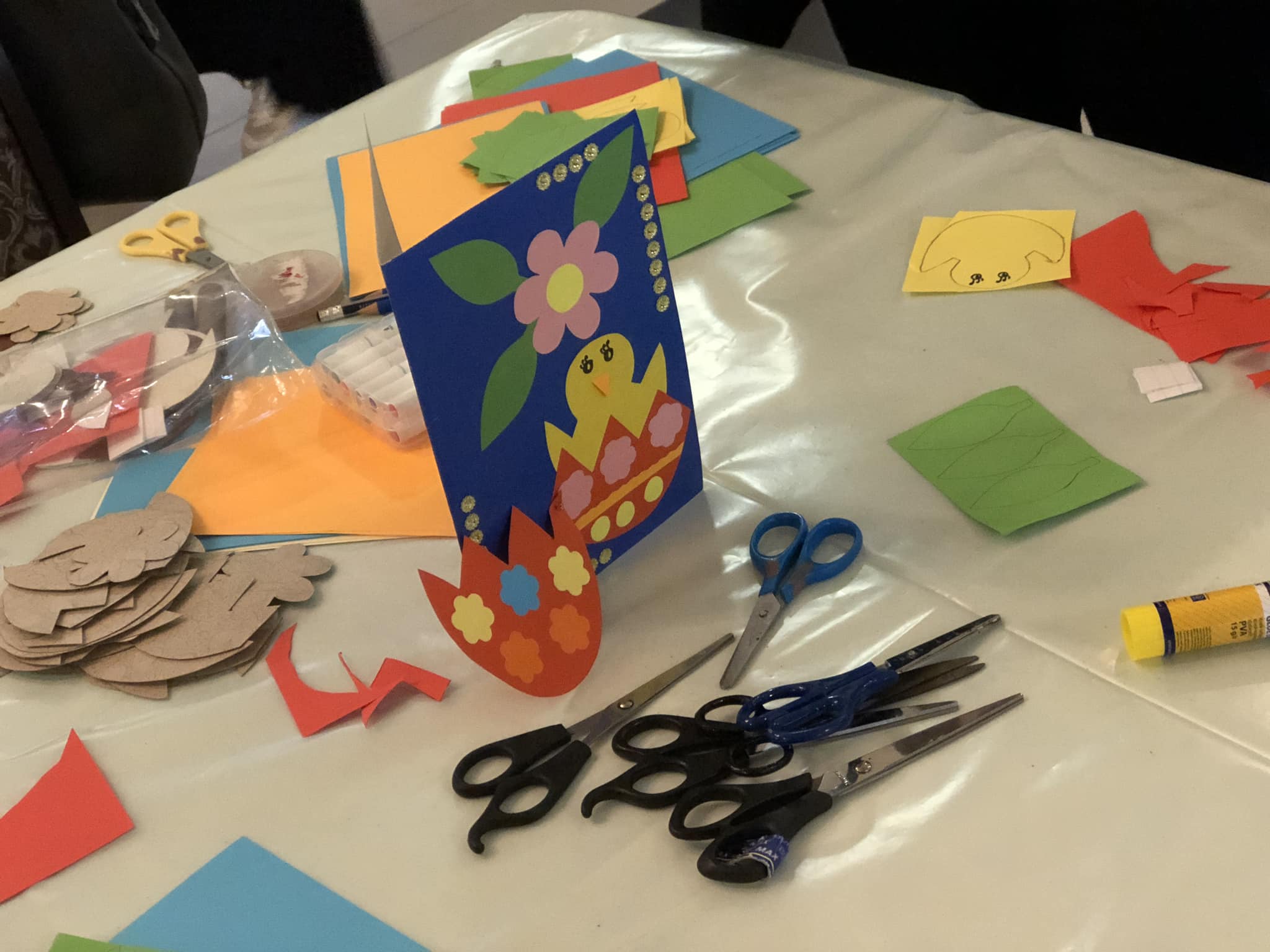 Новини Тернополя - фото з У Тернополі діти виготовляли Великодні обереги для захисників на передову