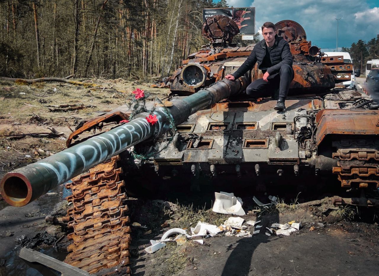 Новини Тернополя - фото з У 20 років об’їздив усю лінію фронту. Художник з Кременця розповів про свою волонтерську місію