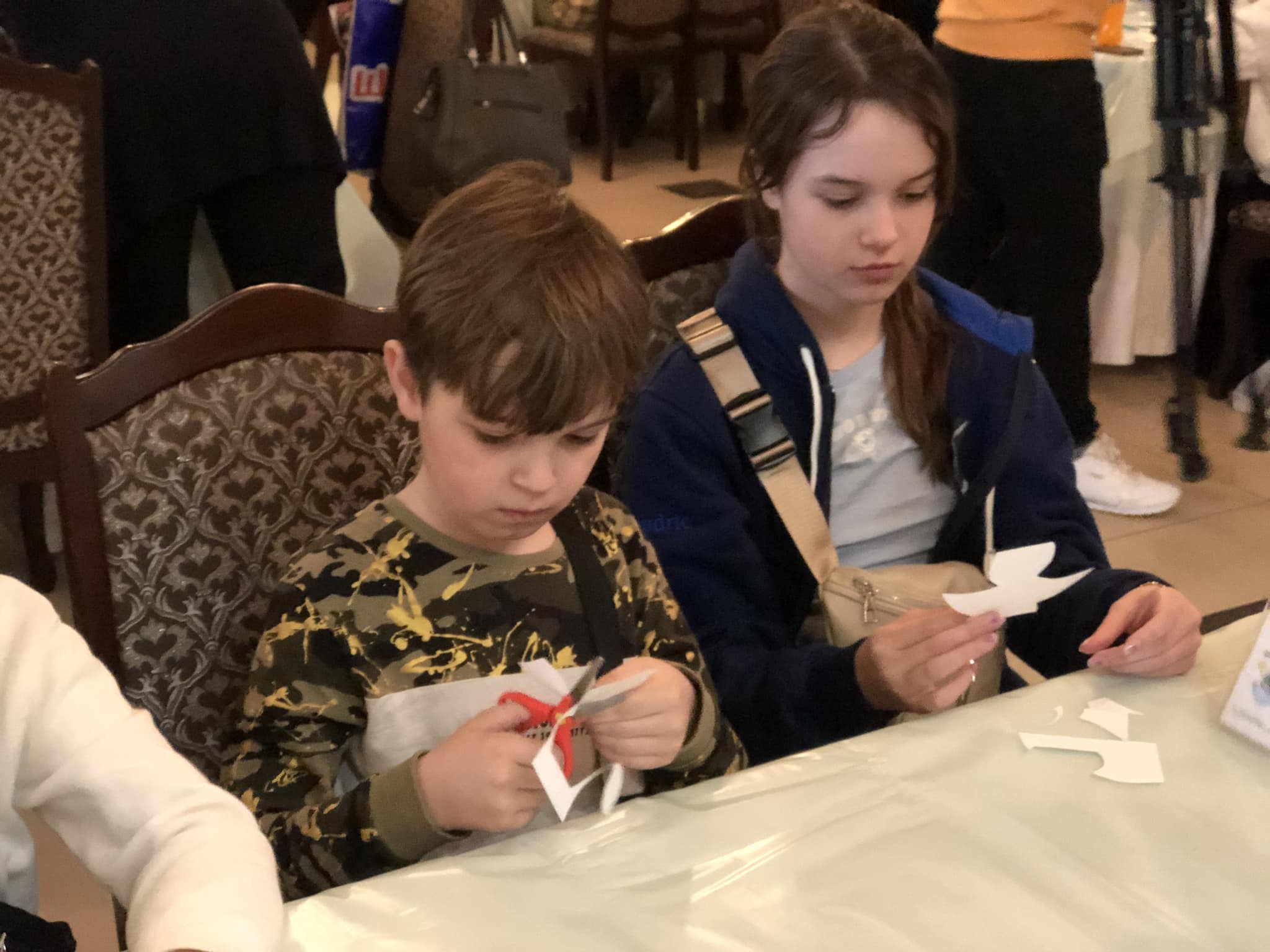 Новини Тернополя - фото з У Тернополі діти виготовляли Великодні обереги для захисників на передову