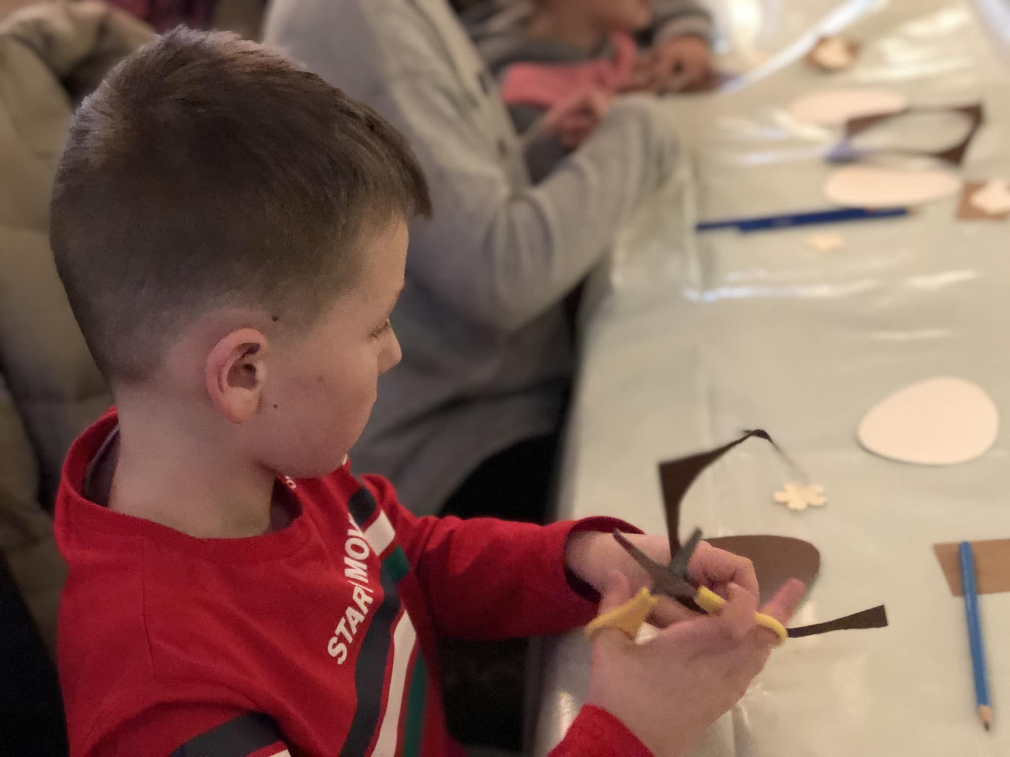 Новини Тернополя - фото з У Тернополі діти виготовляли Великодні обереги для захисників на передову