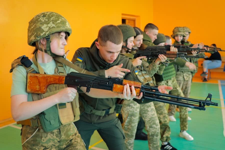 Новини Вінниці - фото з Студентки Педагогічного коледжу на день стали військовими. Чому їх навчали?