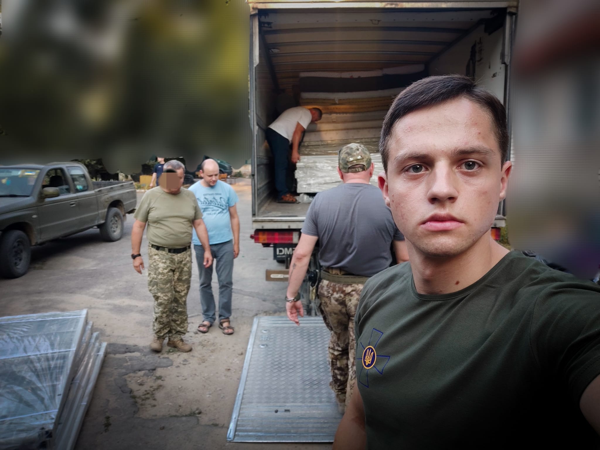 Новини Тернополя - фото з У 20 років об’їздив усю лінію фронту. Художник з Кременця розповів про свою волонтерську місію