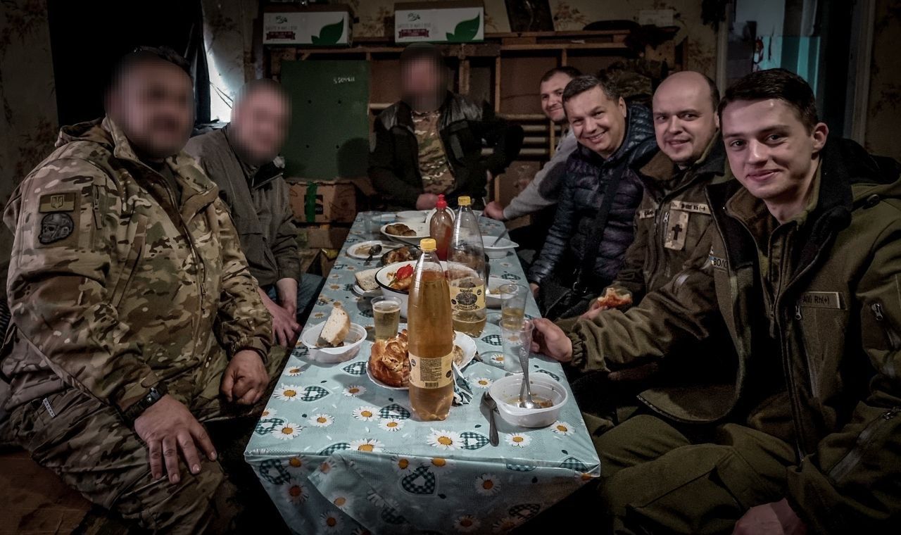 Новини Тернополя - фото з У 20 років об’їздив усю лінію фронту. Художник з Кременця розповів про свою волонтерську місію