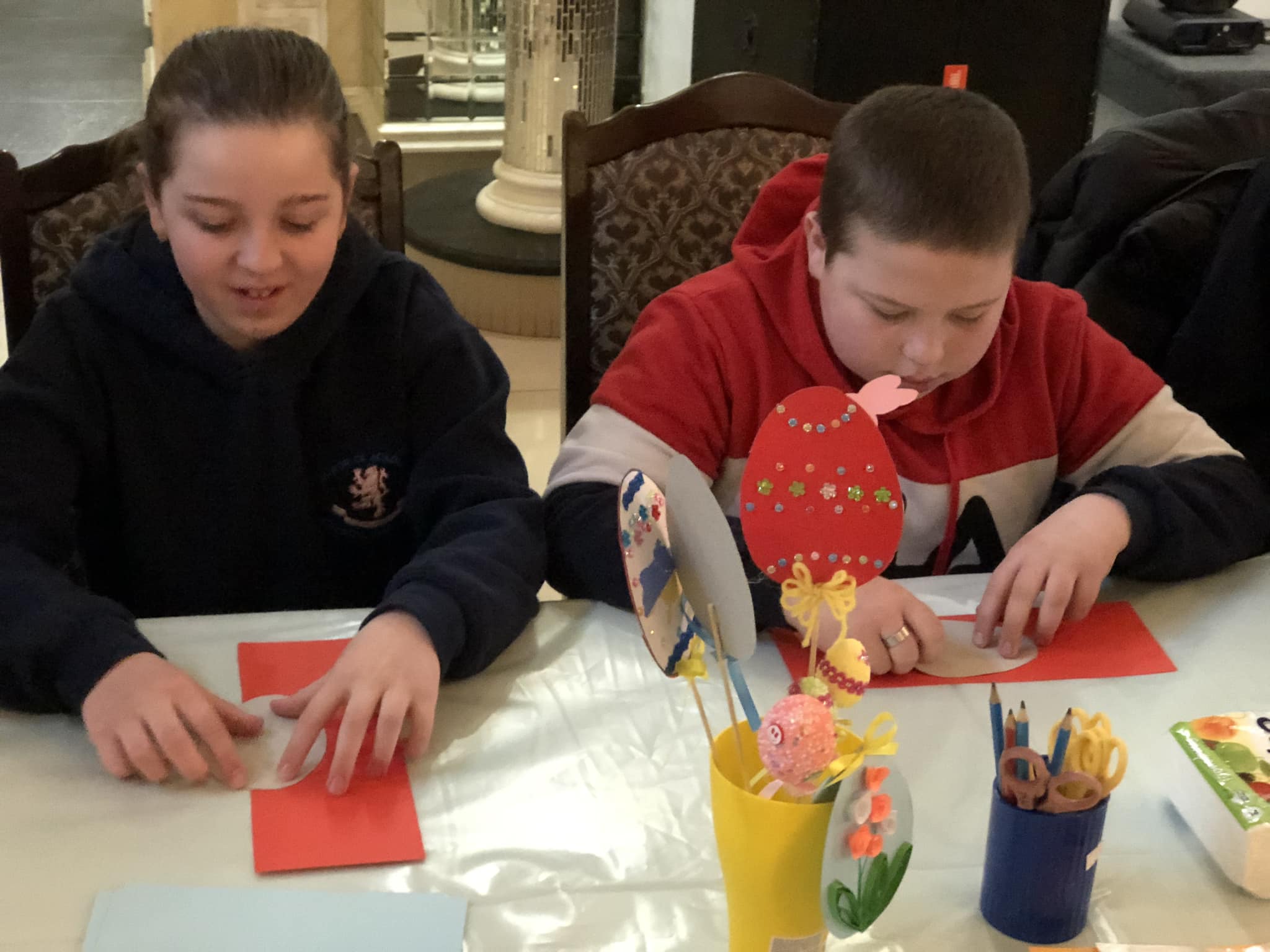 Новини Тернополя - фото з У Тернополі діти виготовляли Великодні обереги для захисників на передову