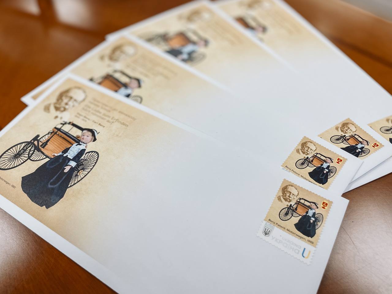 Новини Вінниці - фото з В музеї транспорту презентували нову марку і відкрили виставку присвячену майбутньому місту побратиму