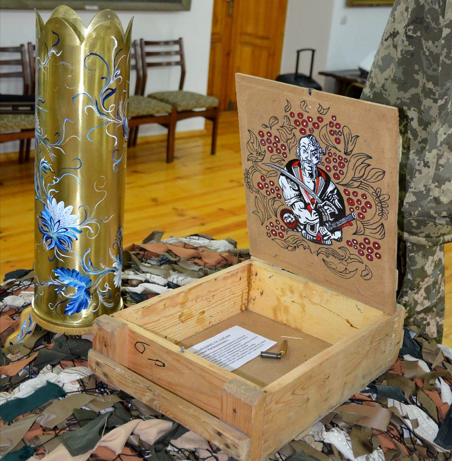 Новини Вінниці - фото з За 7000 продали ящик з-під боєприпасів. Його розписала дружина полеглого воїна