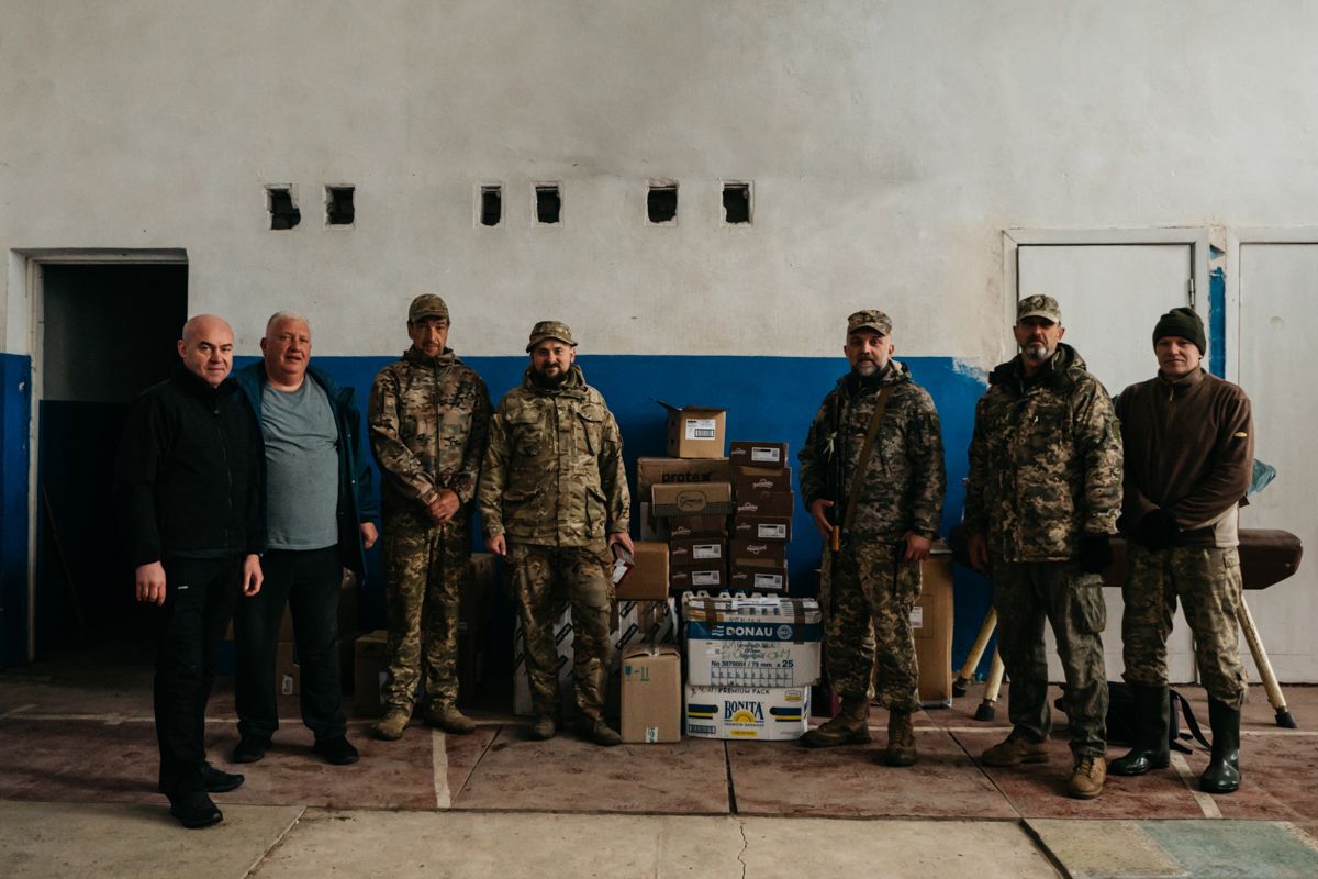 Новини Тернополя - фото з Бійці 105-ї окремої бригади ТрО отримали Великодні подарунки з Тернополя і вже освятили