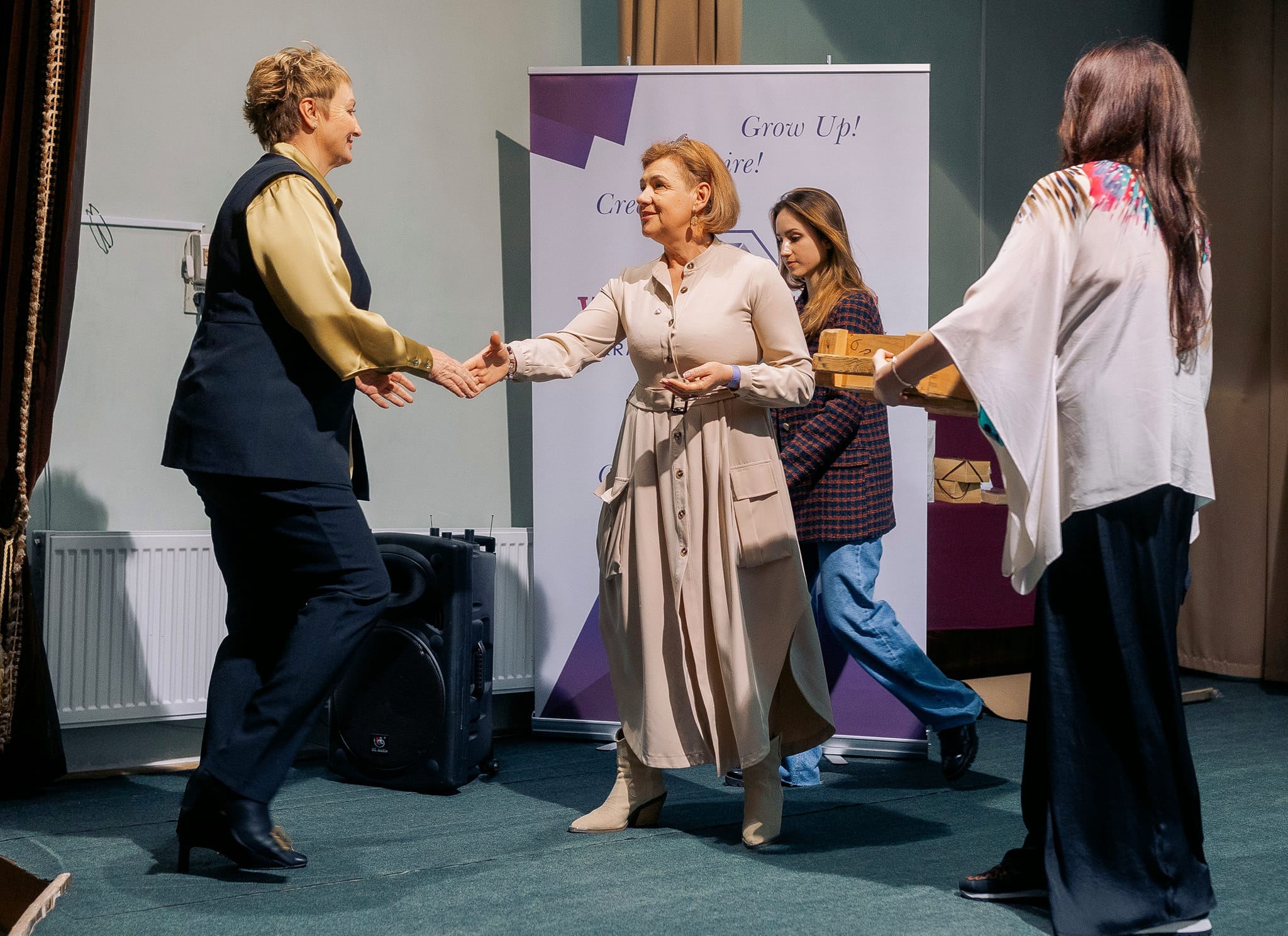 Новини Вінниці - фото з За 7000 продали ящик з-під боєприпасів. Його розписала дружина полеглого воїна