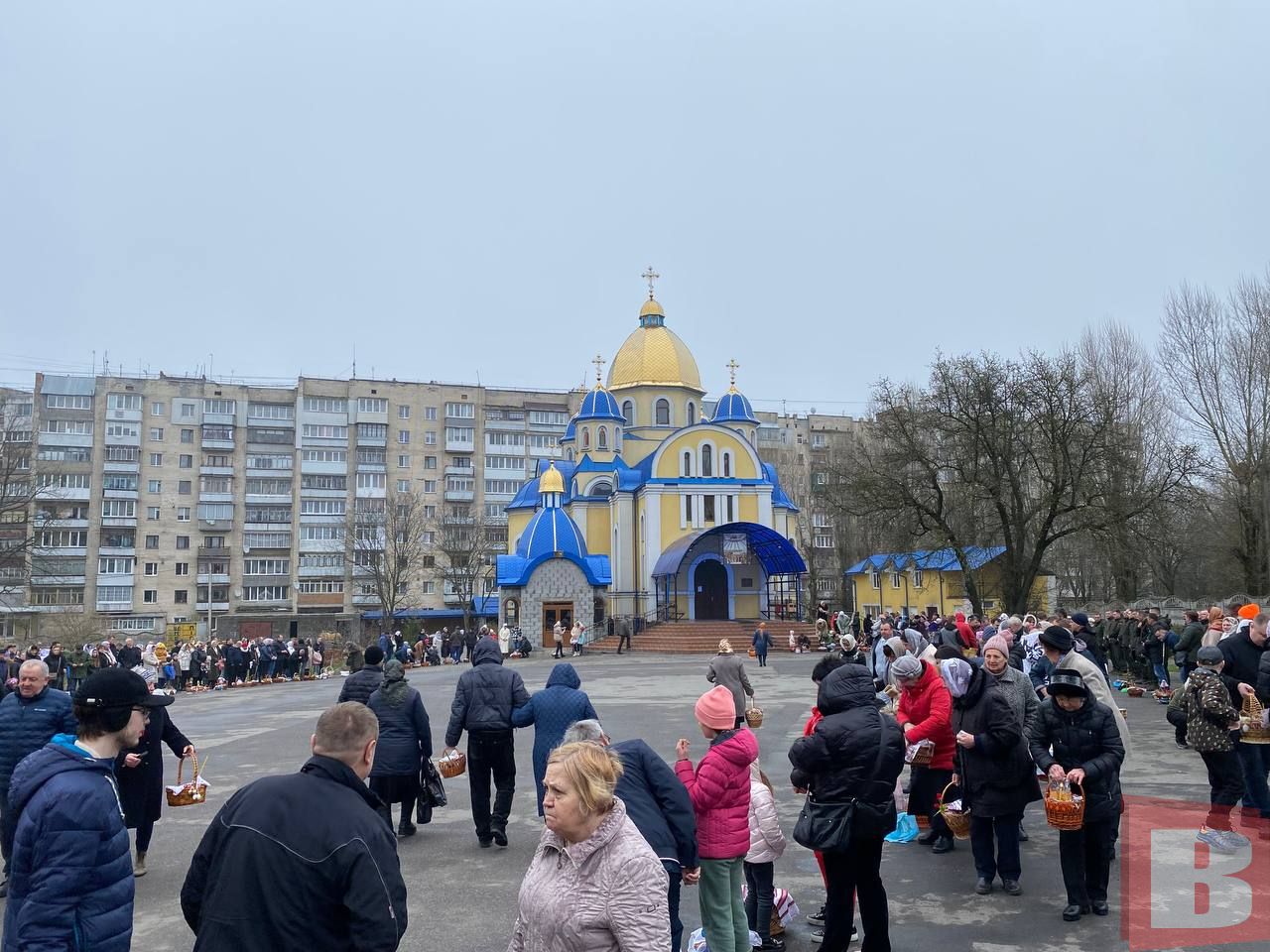 Новини Хмельницького - фото з Освячення великодніх кошиків у храмах Хмельницького (ФОТОРЕПОРТАЖ)