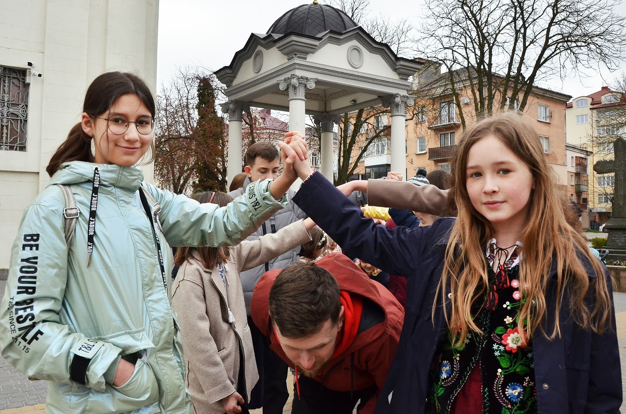 Новини Тернополя - фото з Біля катедри у Тернополі влаштували Великодні гаївки
