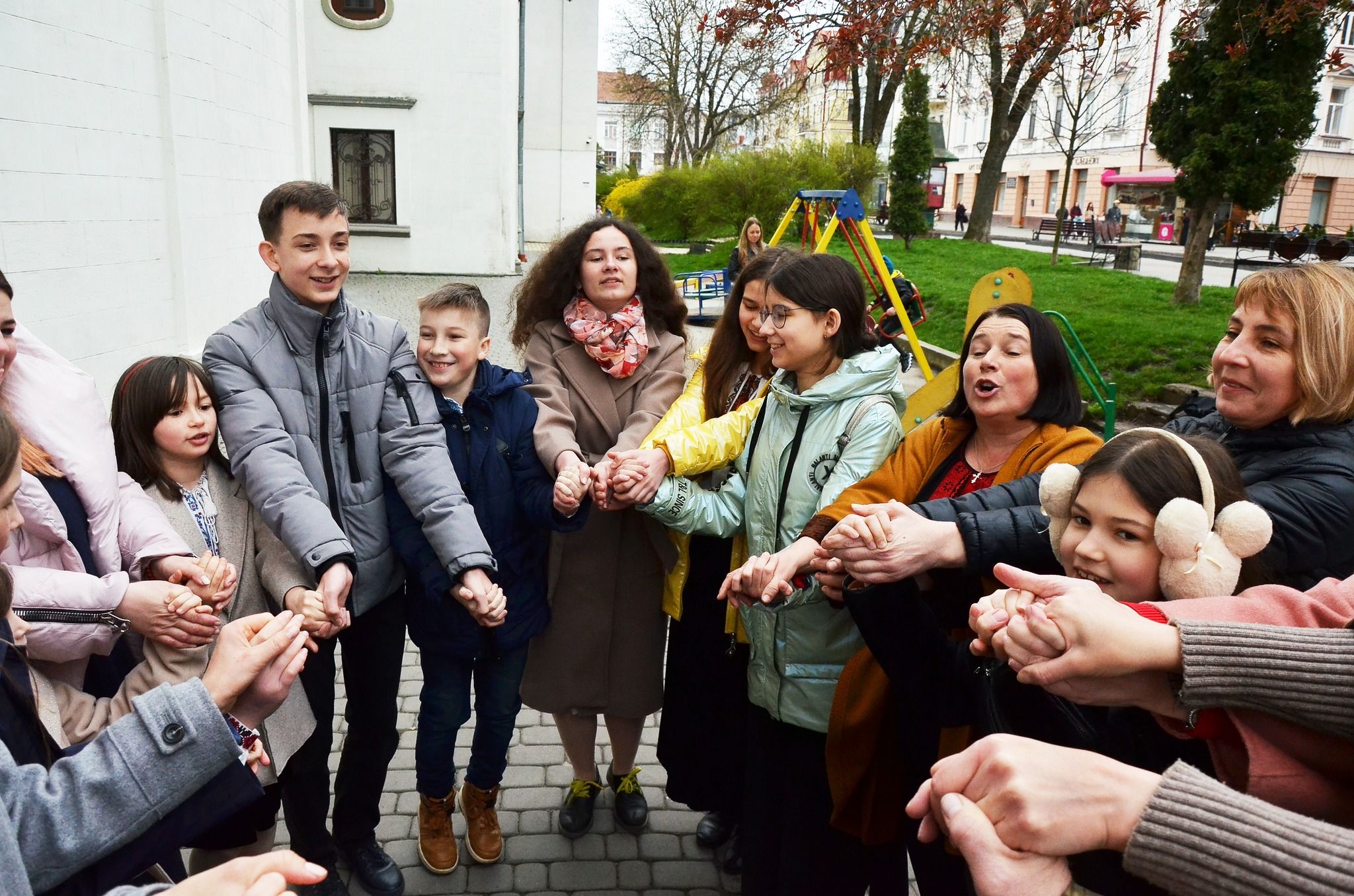 Новини Тернополя - фото з Біля катедри у Тернополі влаштували Великодні гаївки