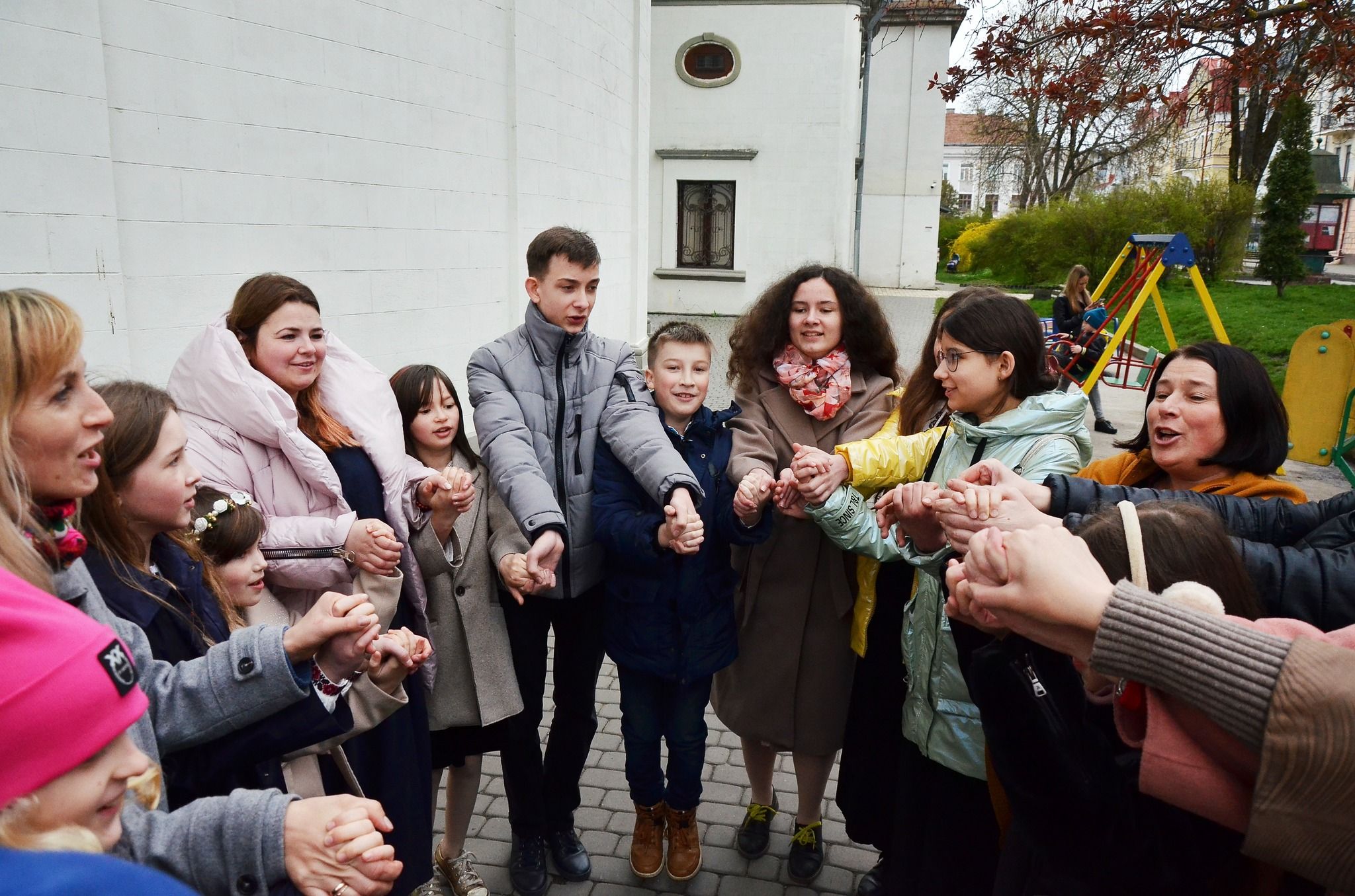 Новини Тернополя - фото з Біля катедри у Тернополі влаштували Великодні гаївки