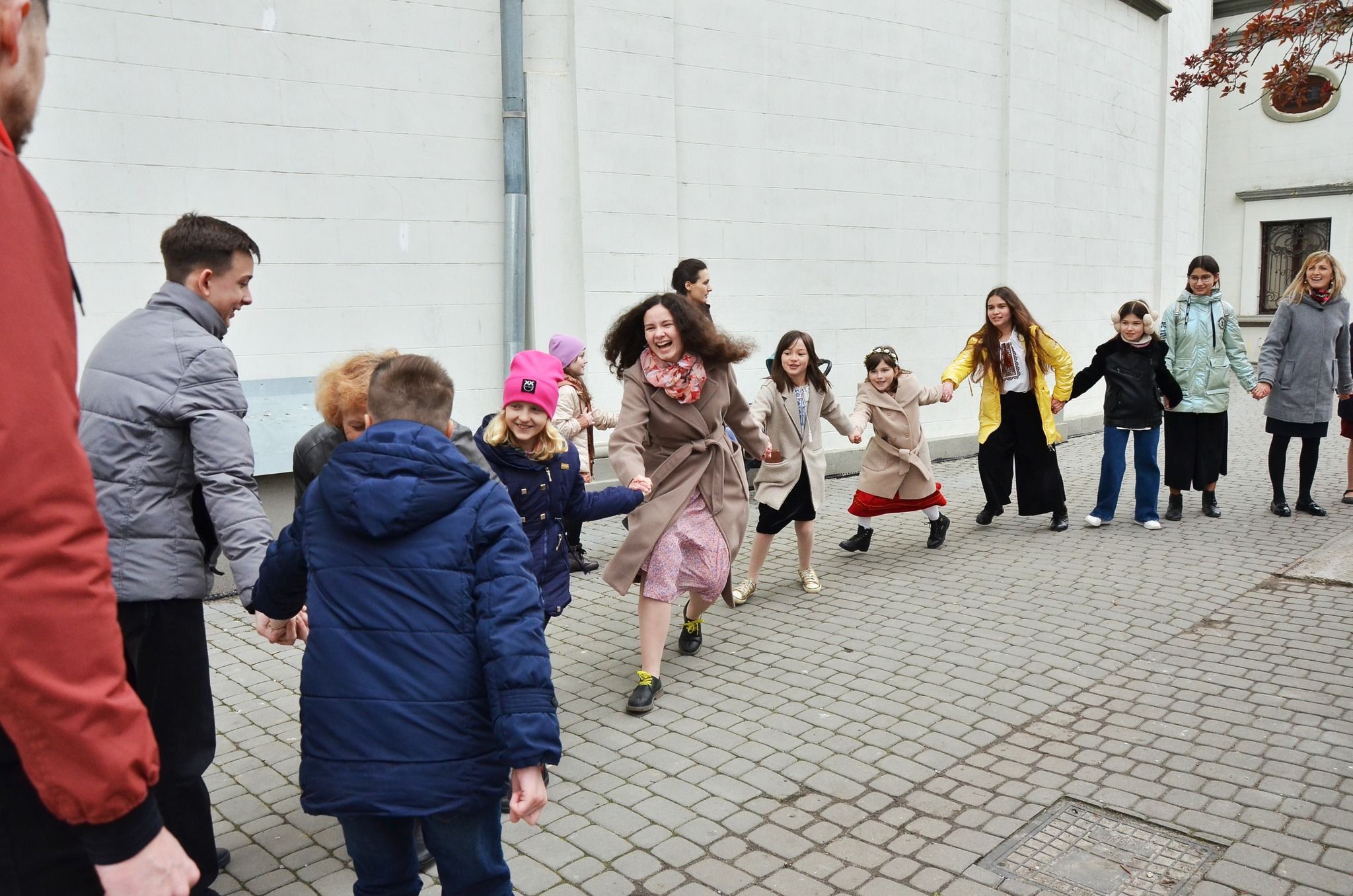 Новини Тернополя - фото з Біля катедри у Тернополі влаштували Великодні гаївки