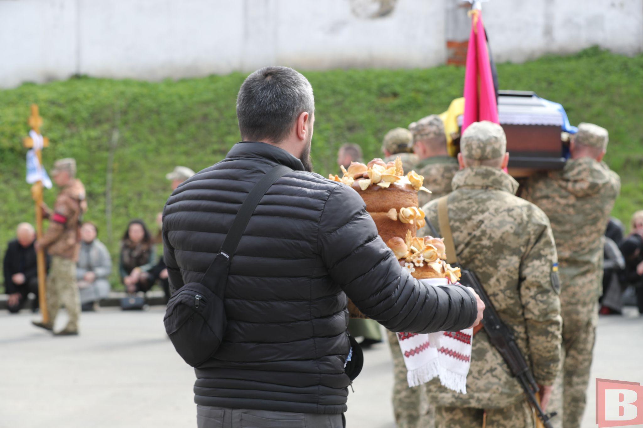 Новини Хмельницького - фото з Залишилися батьки та сестра: попрощалися з хмельничанином Юрієм Іванишиним