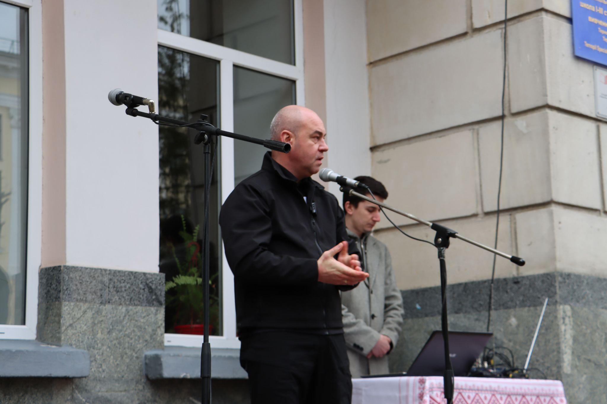 Новини Тернополя - фото з Вшанували Героя: у Тернополі відкрили меморіальну таблицю Роману Стецюку (РЕПОРТАЖ)