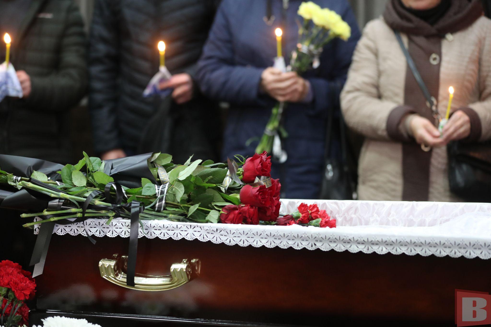 Новини Хмельницького - фото з Залишилися батьки та сестра: попрощалися з хмельничанином Юрієм Іванишиним