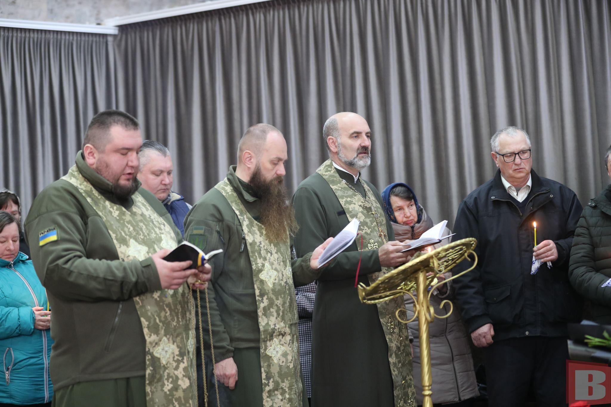 Новини Хмельницького - фото з Залишилися батьки та сестра: попрощалися з хмельничанином Юрієм Іванишиним