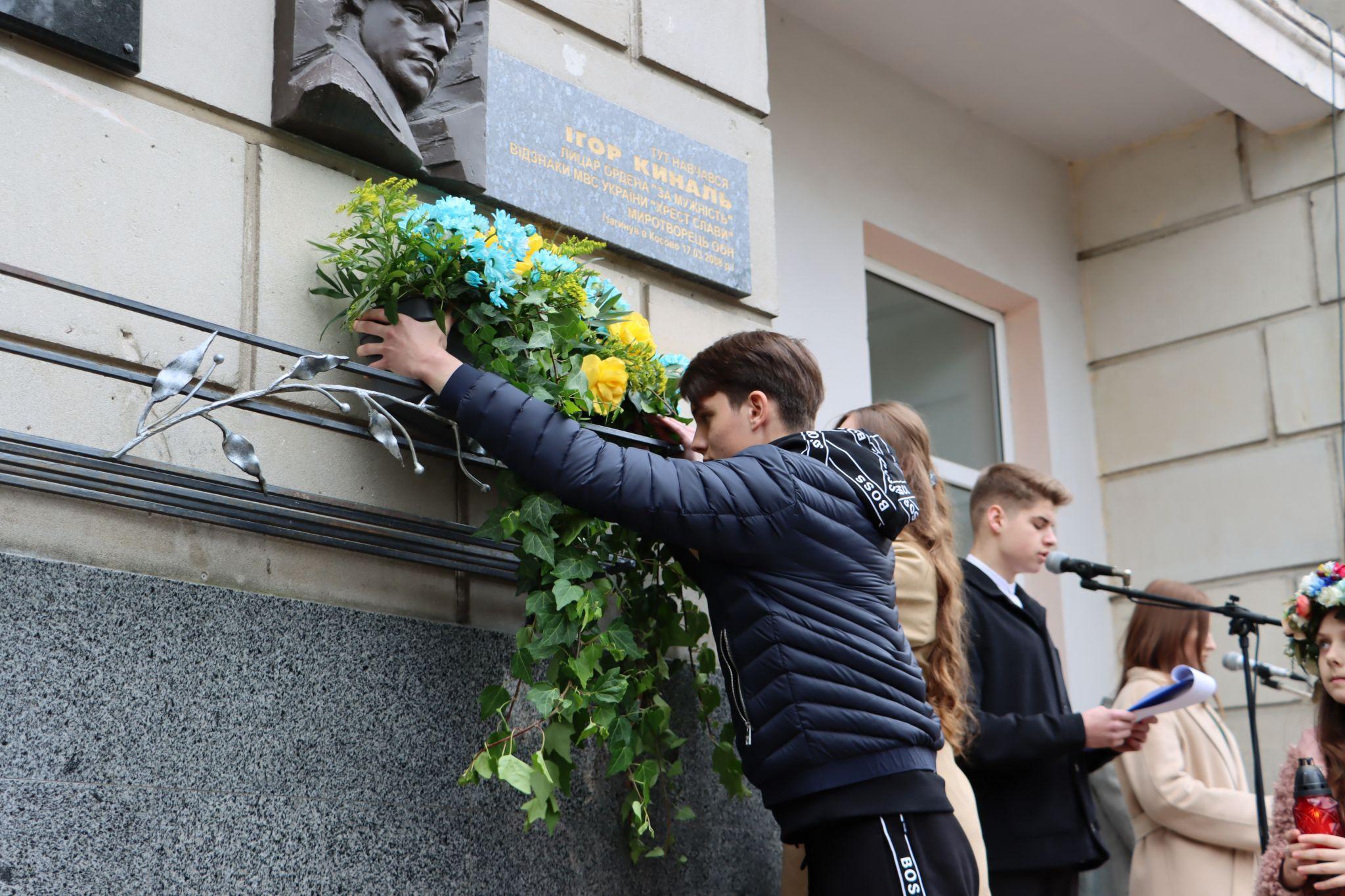 Новини Тернополя - фото з Вшанували Героя: у Тернополі відкрили меморіальну таблицю Роману Стецюку (РЕПОРТАЖ)