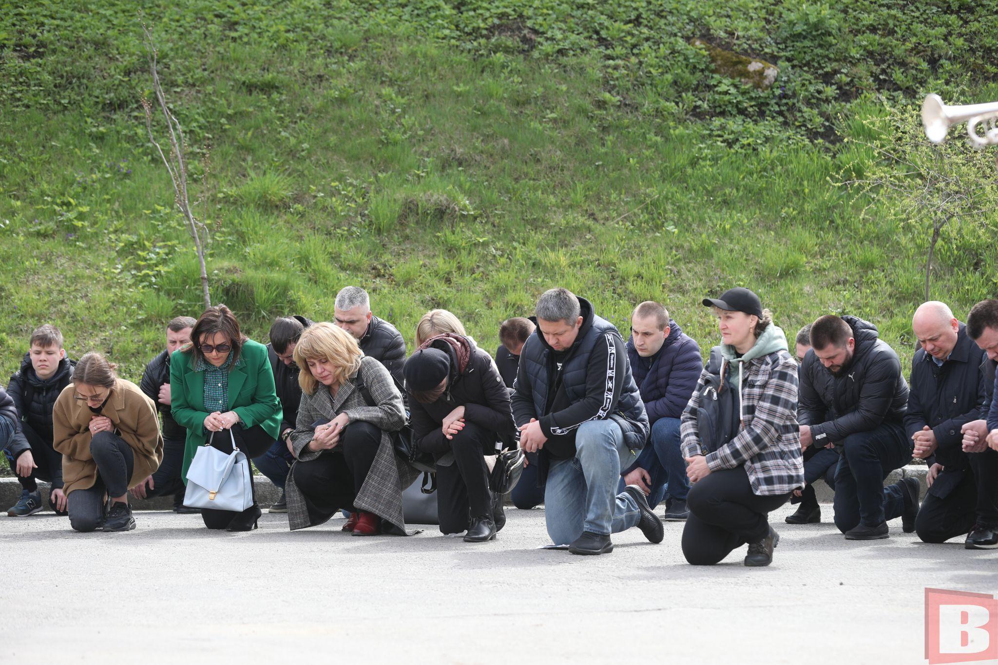 Новини Хмельницького - фото з Залишилися батьки та сестра: попрощалися з хмельничанином Юрієм Іванишиним