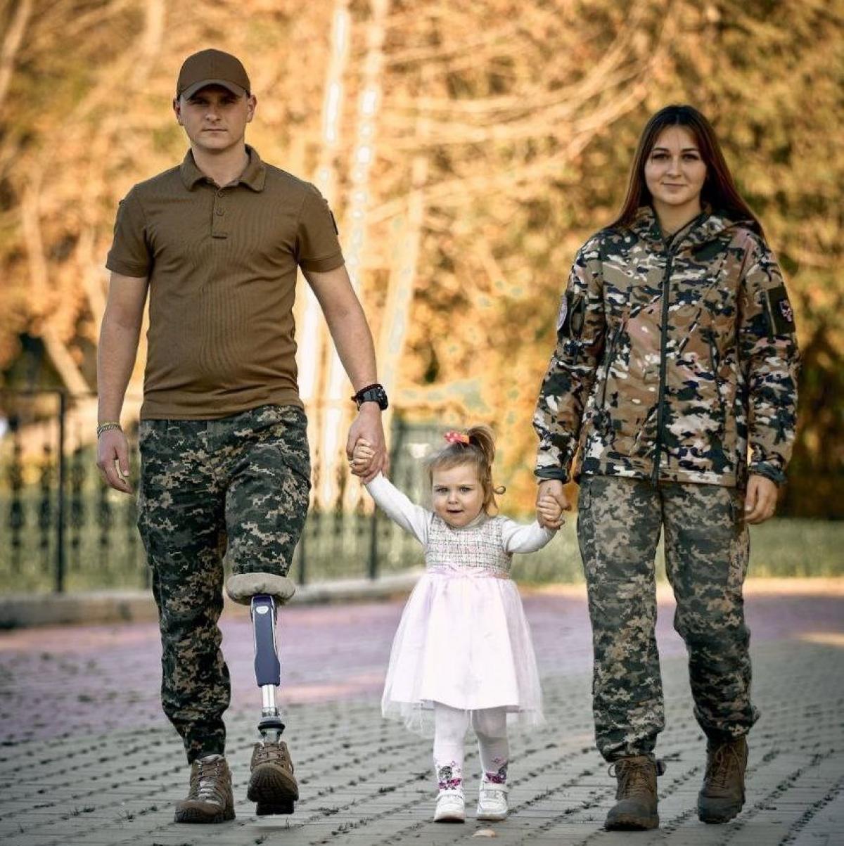 Новини Тернополя - фото з 2-річна Міланка чекає маму і тата з війни. Подружжю військових з Тернопільщини потрібна наша допомога