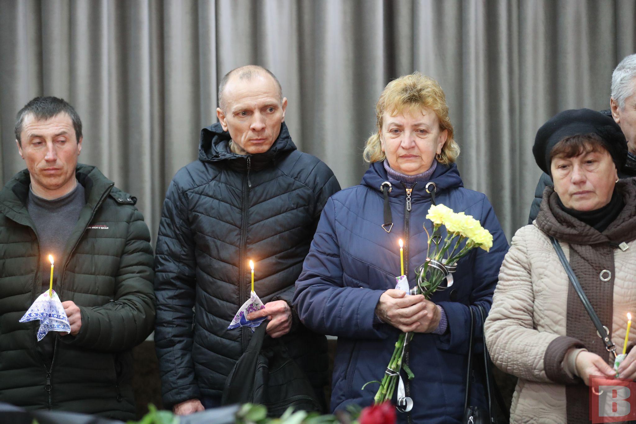 Новини Хмельницького - фото з Залишилися батьки та сестра: попрощалися з хмельничанином Юрієм Іванишиним
