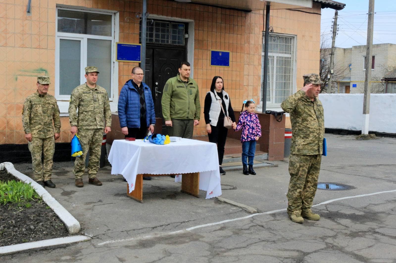 Новини Козятина - фото з Орден за мужність посмертно, нагороду отримала донька Героя