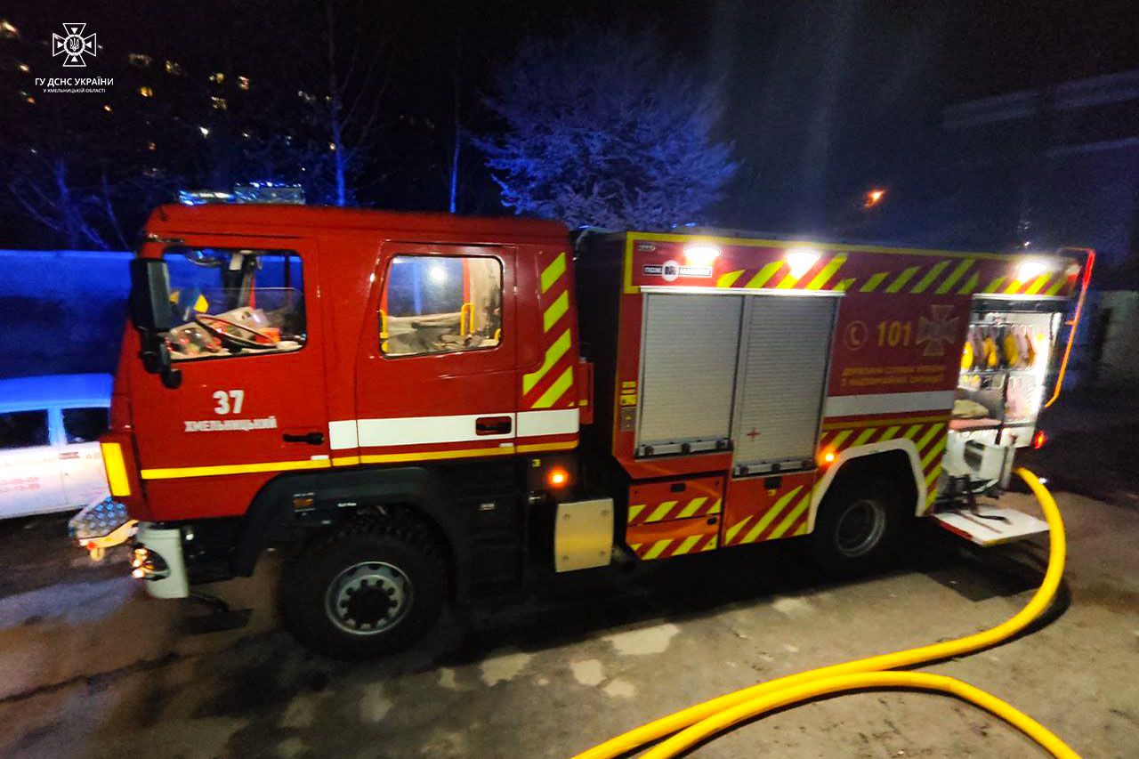 Новини Хмельницького - фото з Пожежа на Зарічанській: горів корпус політехнічного коледжу