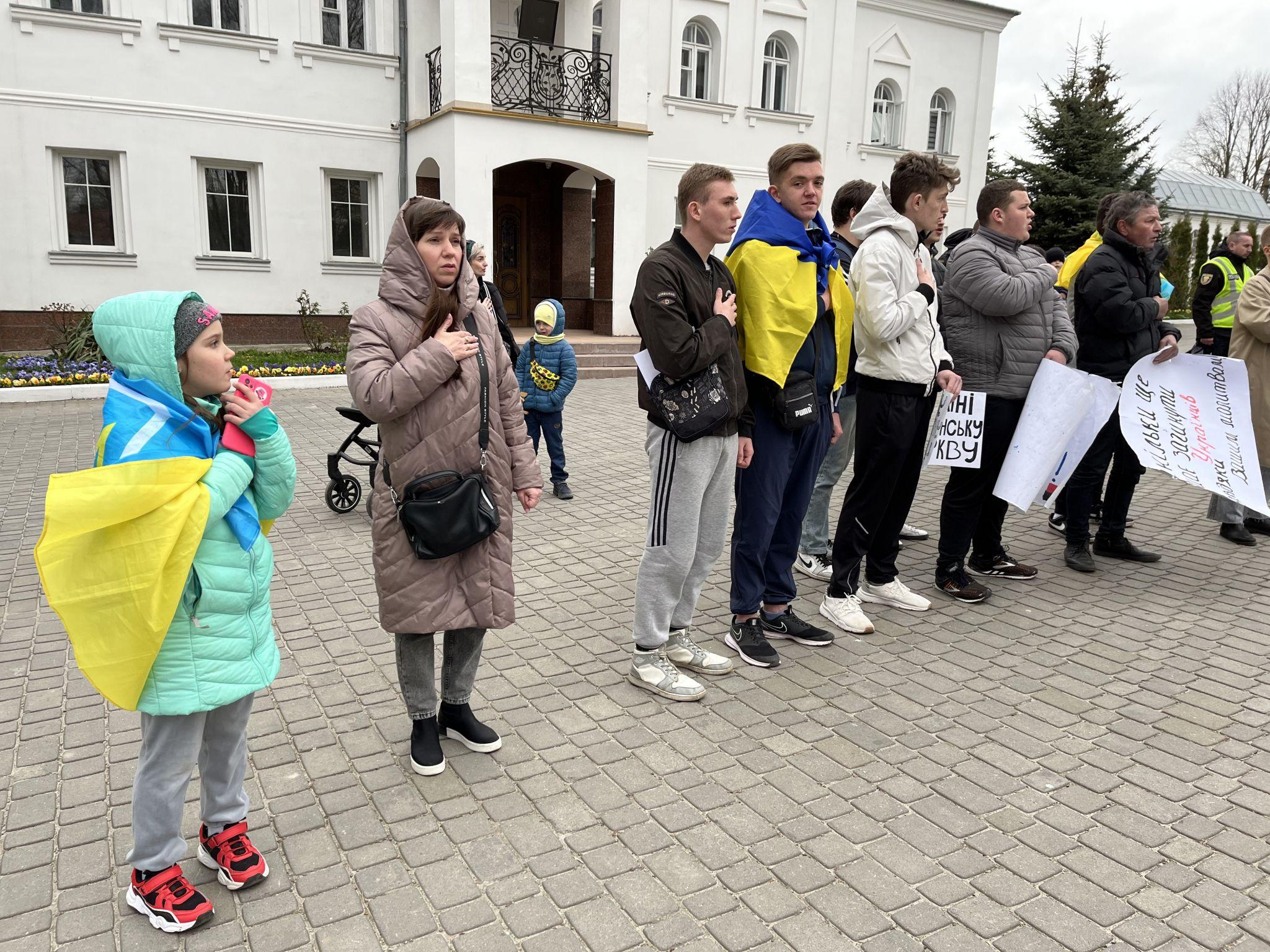 Новини Тернополя - фото з В Україні гинуть люди, а ви ходите до московського патріархату. Подробиці з мітингу у Тернополі 20 квітня