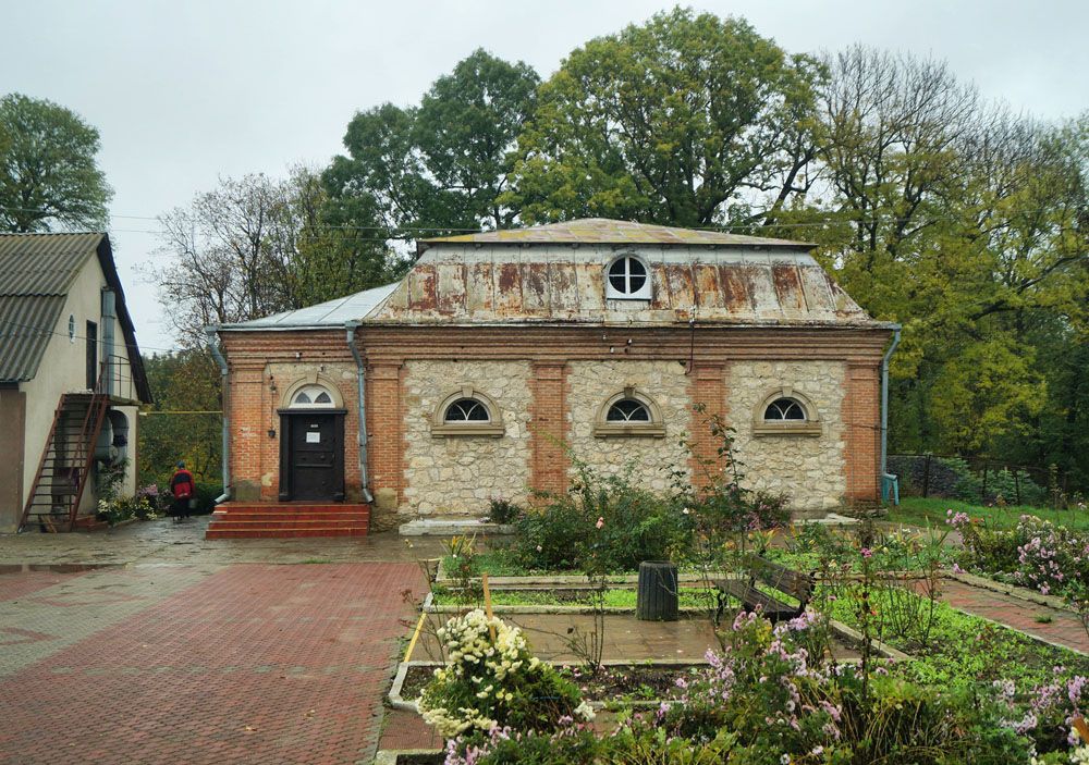 Новини Вінниці - фото з Був парк і каскади ставків. Як нині виглядає палац Святополк-Четвертинських під Томашполем
