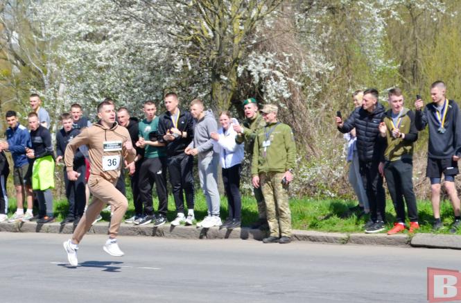 Новини Хмельницького - фото з До благодійного забігу на Прибузькій долучилось майже півтори тисячі людей (ФОТОРЕПОРТАЖ)