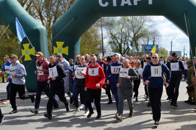 Новини Хмельницького - фото з До благодійного забігу на Прибузькій долучилось майже півтори тисячі людей (ФОТОРЕПОРТАЖ)