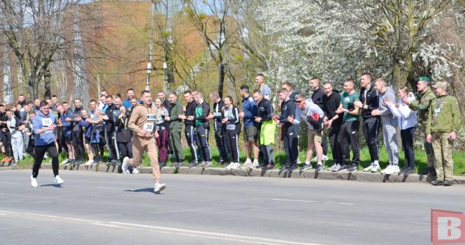 Новини Хмельницького - фото з До благодійного забігу на Прибузькій долучилось майже півтори тисячі людей (ФОТОРЕПОРТАЖ)