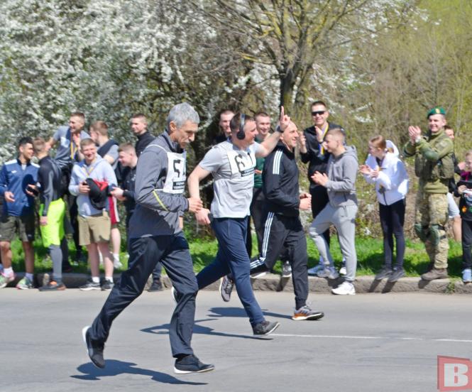 Новини Хмельницького - фото з До благодійного забігу на Прибузькій долучилось майже півтори тисячі людей (ФОТОРЕПОРТАЖ)
