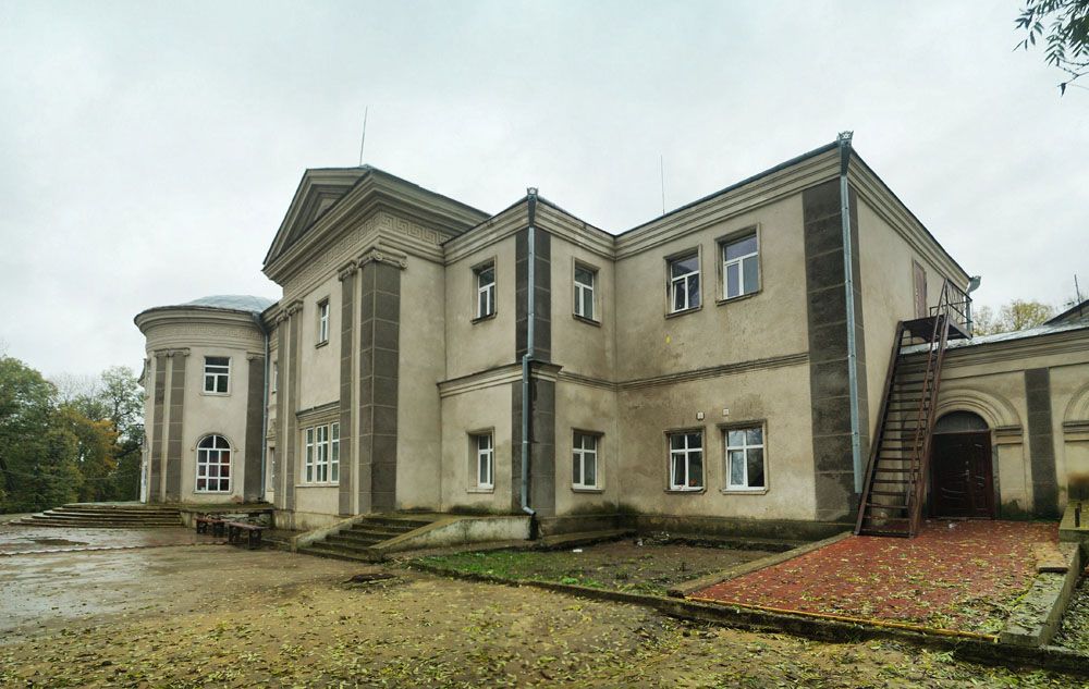 Новини Вінниці - фото з Був парк і каскади ставків. Як нині виглядає палац Святополк-Четвертинських під Томашполем