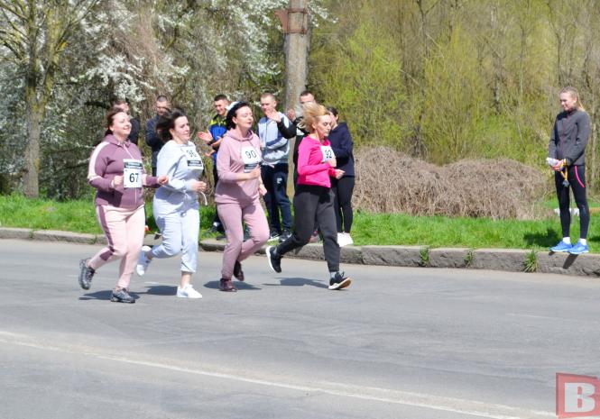 Новини Хмельницького - фото з До благодійного забігу на Прибузькій долучилось майже півтори тисячі людей (ФОТОРЕПОРТАЖ)