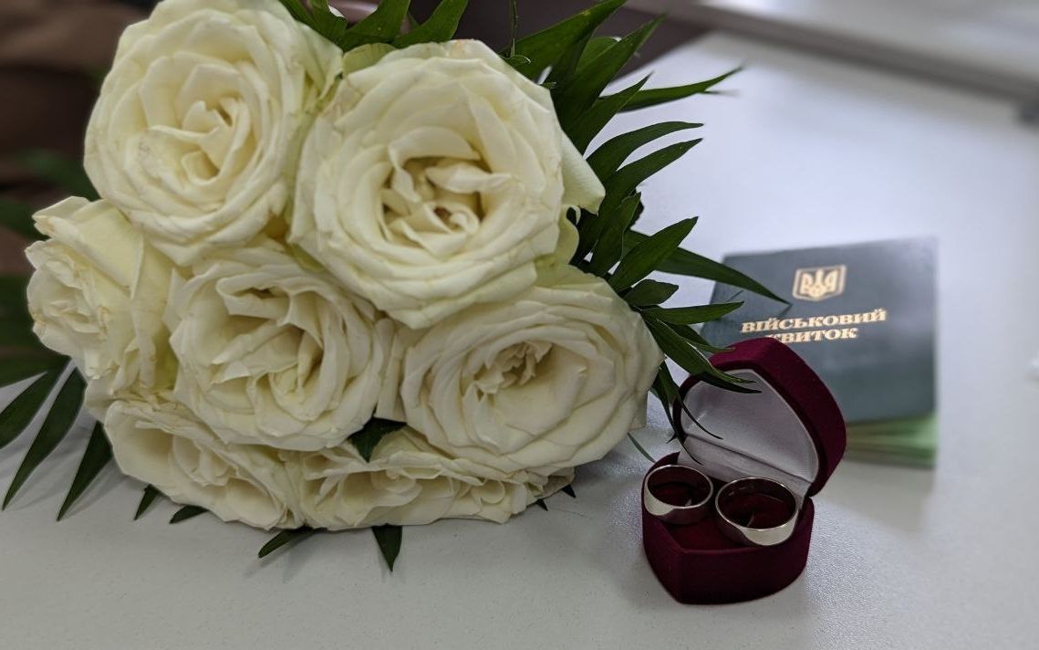 Новини Хмельницького - фото з “Весілля буде після Перемоги”. Зв’язківець Олександр одружився та пішов на передову