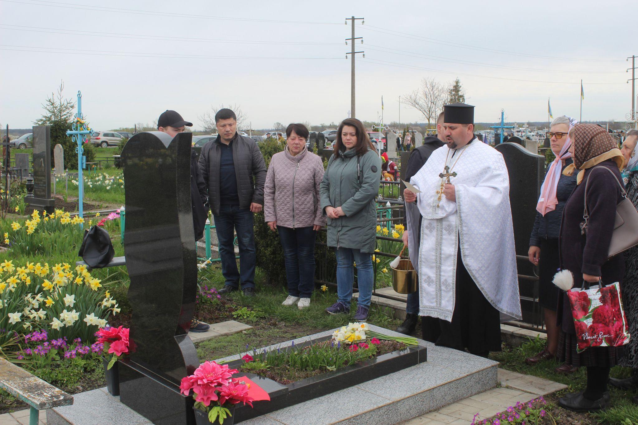 Новини Козятина - фото з Це були проводи без гучних застіль, штучних квітів, але з великою шаною до воїнів