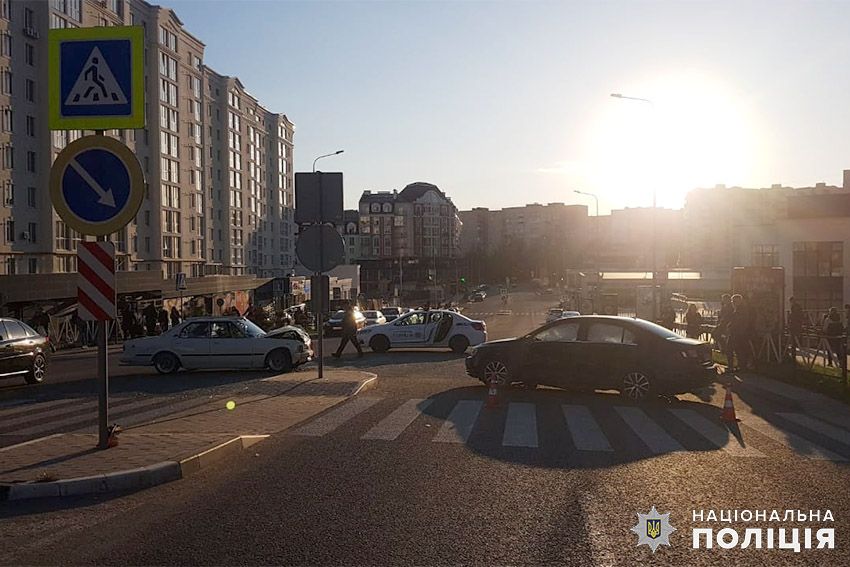 Новини Хмельницького - фото з ДТП на Січових Стрільців: травмувалась 23-річна жінка