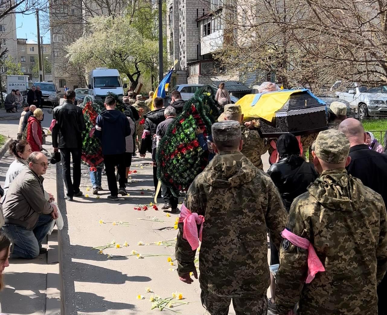 Новини Вінниці - фото з Чотири місяці рідні шукали тіло. У Вінницю на щиті повернувся Герой Юрій Колот