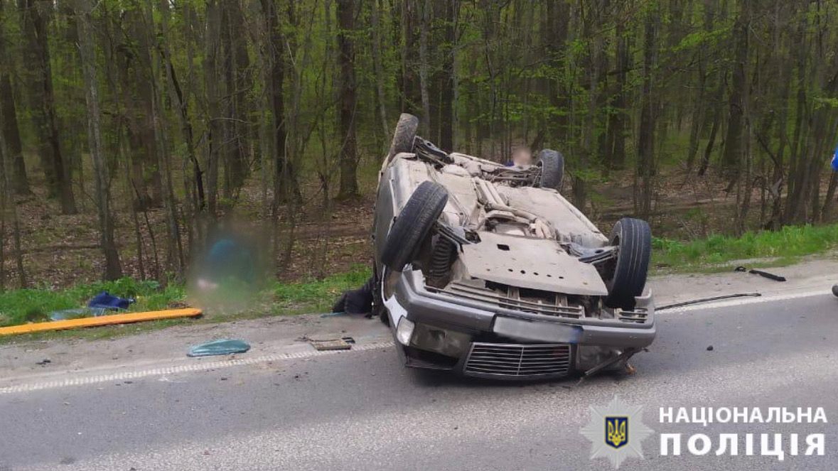 Новини Вінниці - фото з Аварія біля Вапнярки: рятувальники деблокували тіло людини з розторощеного авто