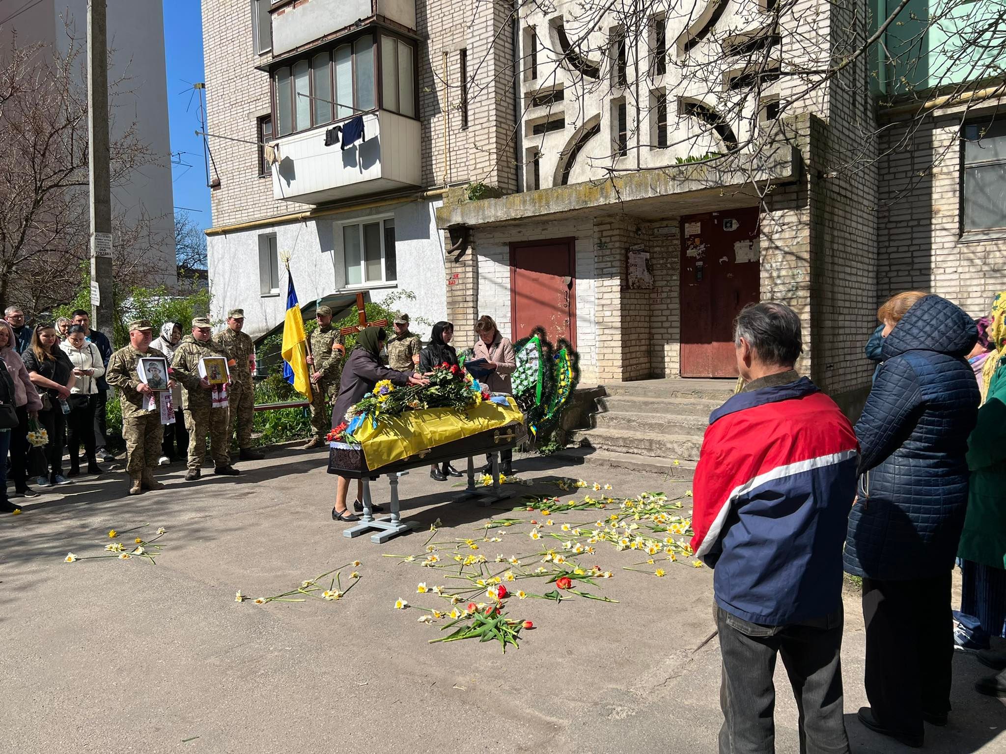 Новини Вінниці - фото з Чотири місяці рідні шукали тіло. У Вінницю на щиті повернувся Герой Юрій Колот
