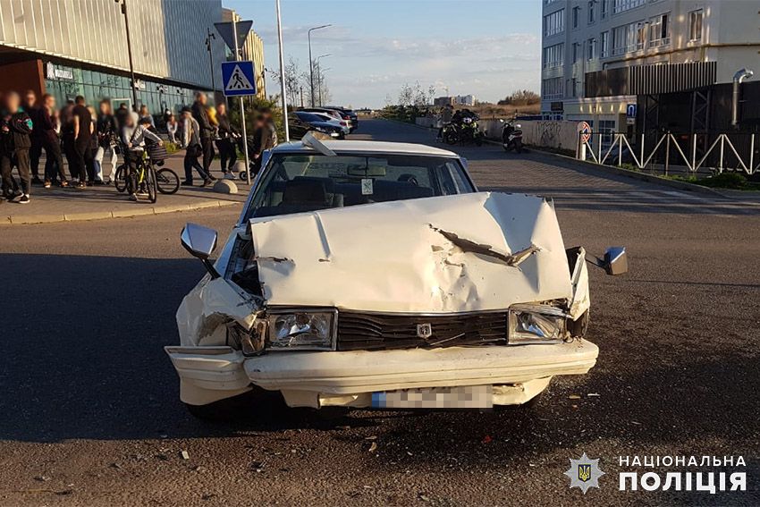 Новини Хмельницького - фото з ДТП на Січових Стрільців: травмувалась 23-річна жінка