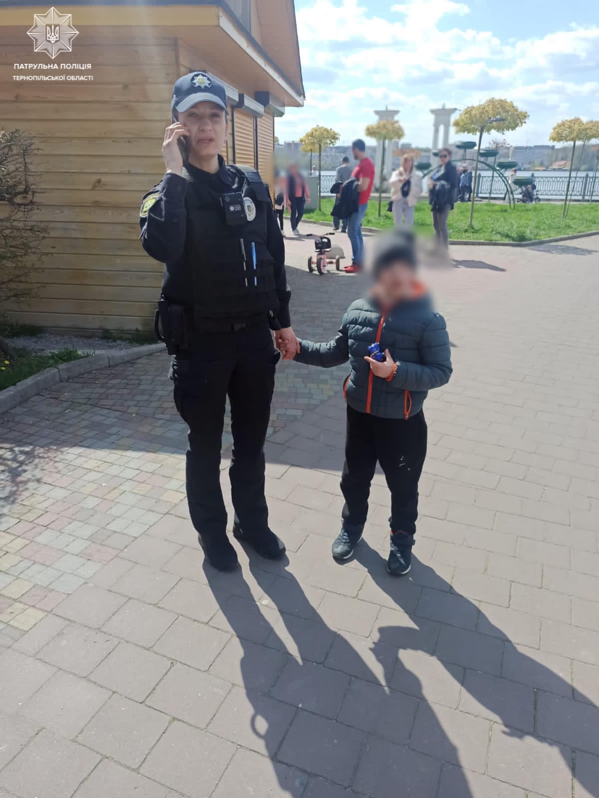 Новини Тернополя - фото з У Тернополі патрульні розшукали загубленого хлопчика